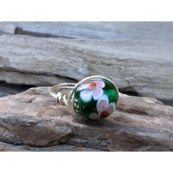 Vintage Flower Glass Ring, Size 10 1/2 Ring - Picture 9 of 10